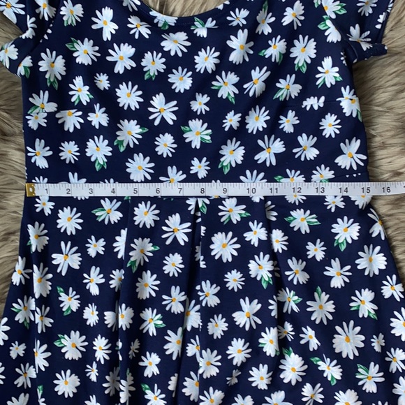 Maternity Daisy Dress - Picture 4 of 5